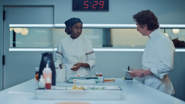 ???THE BEAR??? ??? ???Doors??? ??? Season 3, Episode 3 (Airs Thursday, June 27th) ??? Pictured: (l-r) Ayo Edebiri as Sydney Adamu, Jeremy Allen White as Carmen ???Carmy??? Berzatto. CR: FX.