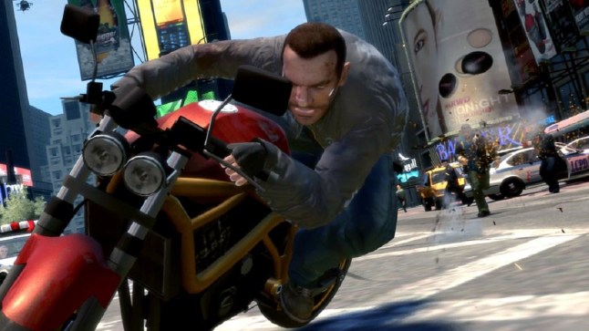 GTA 4 protagonist riding motorbike through city street as cops chase him