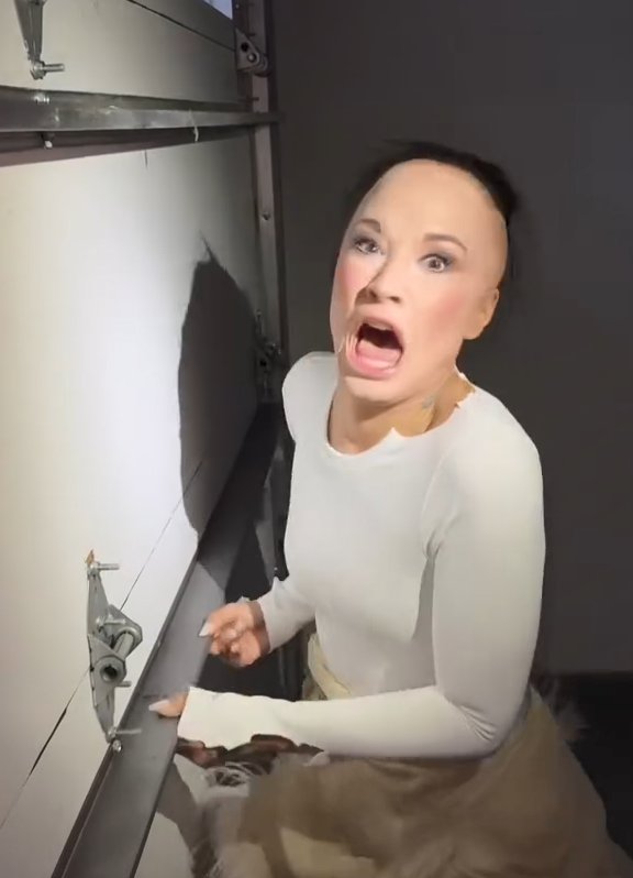 Demi Lovato - https://www.instagram.com/p/DQcdn4PEoXK/?img_index=3