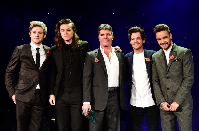 File photo dated 02/11/15 of Niall Horan (far left), Harry Styles (left), Simon Cowell (centre) Louis Tomlinson (right) and Liam Payne (far right) 1D present the Music Industry Trust Award to Simon Cowell at the Music Industry Trusts Award (MITS) in aid of charities Nordon Robbins and Brit Trust at the Grosvenor House Hotel. London. Liam Payne has died after falling from the third floor of a hotel in Buenos Aires, according to local officials. He was 31.Issue date: Wednesday October 16, 2024. PA Photo. See PA story DEATH Payne. Photo credit should read: Dominic Lipinski/PA Wire