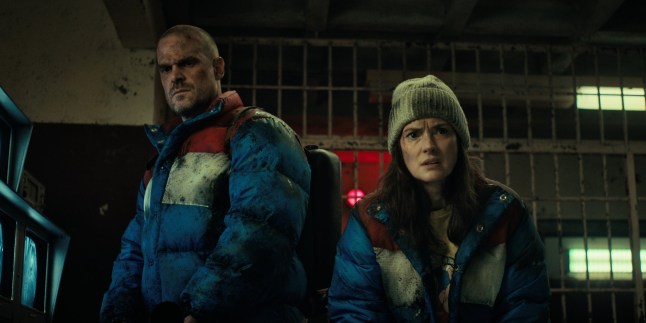 STRANGER THINGS. (L to R) David Harbour as Jim Hopper and Winona Ryder as Joyce Byers in STRANGER THINGS. Cr. Courtesy of Netflix ?? 2022