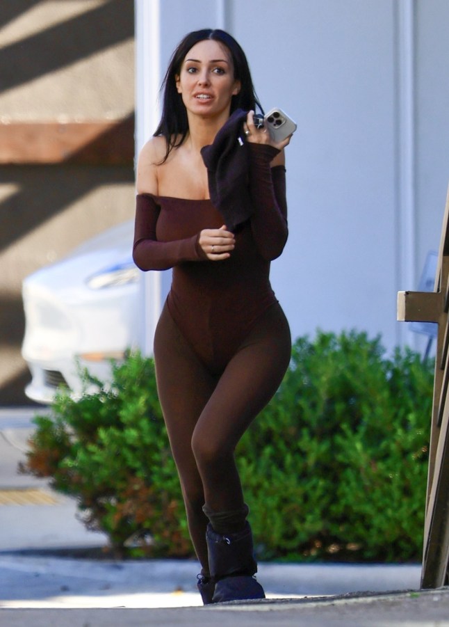 BGUK_3434615 - *PREMIUM-EXCLUSIVE* Beverly Hills, CA MUST CALL FOR PRICING BEFORE USAGE - STRICTLY NOT AVAILABLE FOR ONLINE USAGE UNTIL 19:00 PM UK TIME ON 06/12/2025 - American rapper Kanye West's wife, Bianca Censori, made a low-key stop at a Beverly Hills dermatologist, using the shorts she???d been wearing to shield her face as she stepped out in a skin-tight brown bodysuit and moon boots. The outing took a turn when a parking officer issued her a citation for stopping in a handicap spot, leaving the Yeezy architect hurrying back to her Porsche. Pictured: Bianca Censori BACKGRID UK 6 DECEMBER 2025 BYLINE MUST READ: GAMR/KHROME / BACKGRID UK: +44 208 344 2007 / uksales@backgrid.com USA: +1 310 798 9111 / usasales@backgrid.com *Pictures Containing Children Please Pixelate Face Prior To Publication*