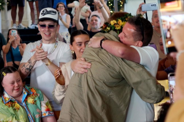 BGUK_3435866 - Gold Coast, AUSTRALIA STRICTLY NOT AVAILABLE FOR DAILY MAIL ONLINE USAGE - All of the I???m A Celebrity??? Get Me Out of Here! UK 2025 contestants gathered to welcome back the final three jungle campmates, joined by a huge cheering crowd. The scene included the season???s winner, all previously evicted contestants, and the final two who had remained in the jungle as of this morning Australian time, marking a celebratory reunion after weeks of competition. Pictured: Aitch, Gracie, Angry Ginge BACKGRID UK 8 DECEMBER 2025 *STRICTLY NOT AVAILABLE FOR MAIL ONLINE* UK: +44 208 344 2007 / uksales@backgrid.com USA: +1 310 798 9111 / usasales@backgrid.com *Pictures Containing Children Please Pixelate Face Prior To Publication*